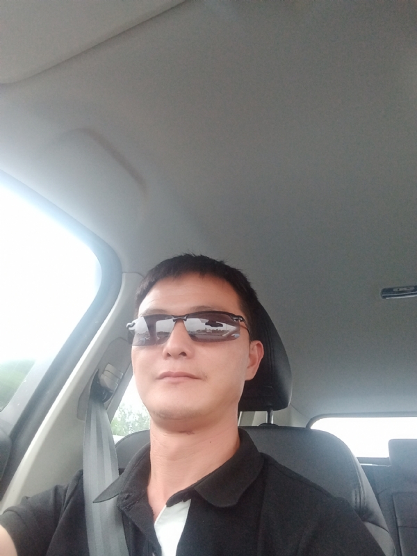 孤独的男人的第二张照片--苏州相亲服务中心