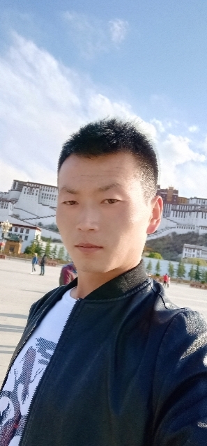 阳光下的小草的第一张照片--苏州相亲服务中心