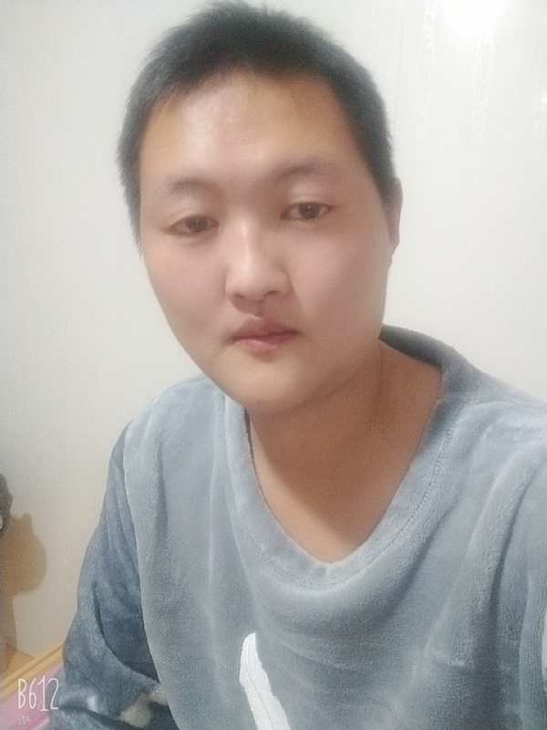 烟圈里透着伤的第一张照片--苏州相亲服务中心