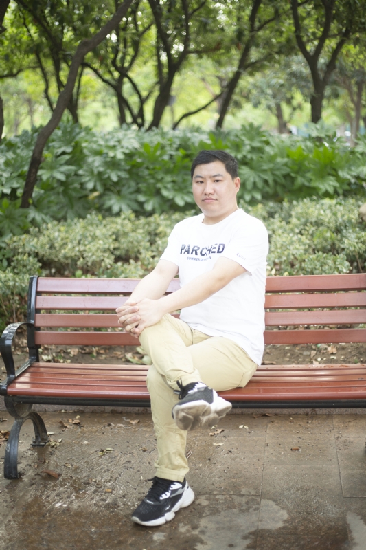 抱着鱼睡觉的猫的第一张照片--苏州相亲服务中心