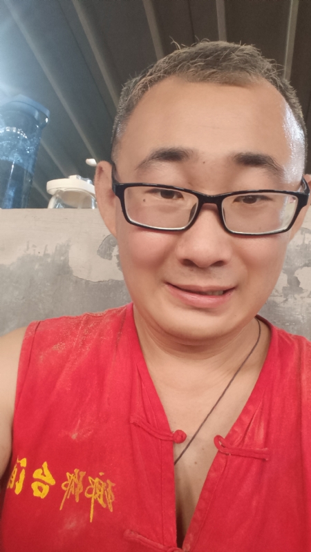 黑黑一笑的第二张照片--苏州相亲服务中心