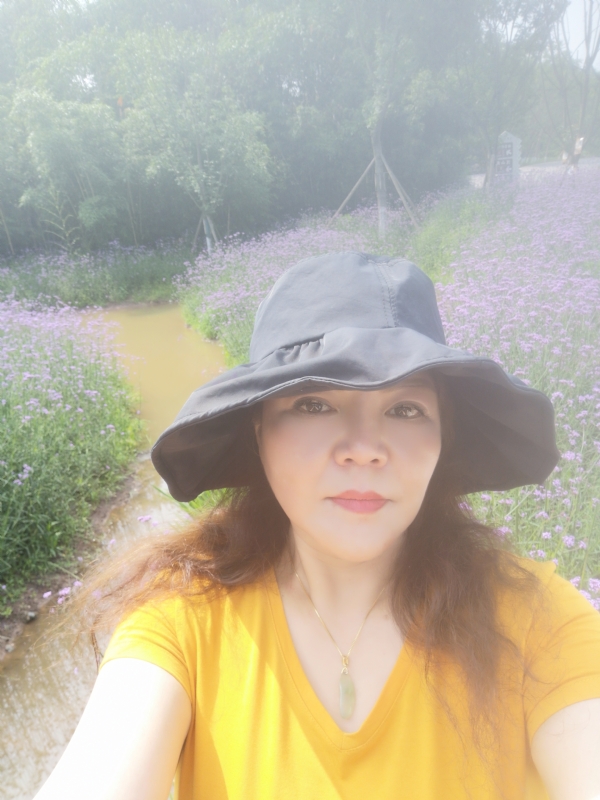 宛霞的第三张照片--苏州相亲服务中心