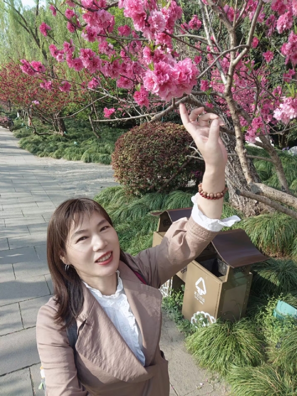 丽娜的第四张照片--苏州相亲服务中心