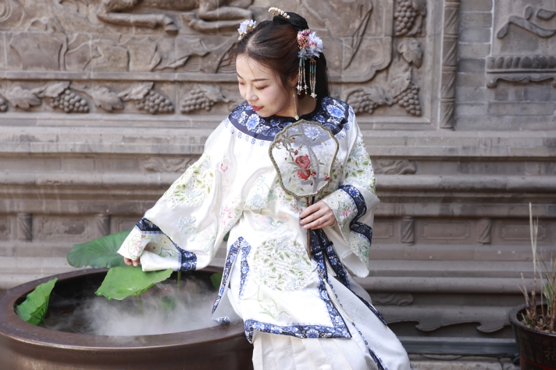 认真的雪的第一张照片--苏州相亲服务中心